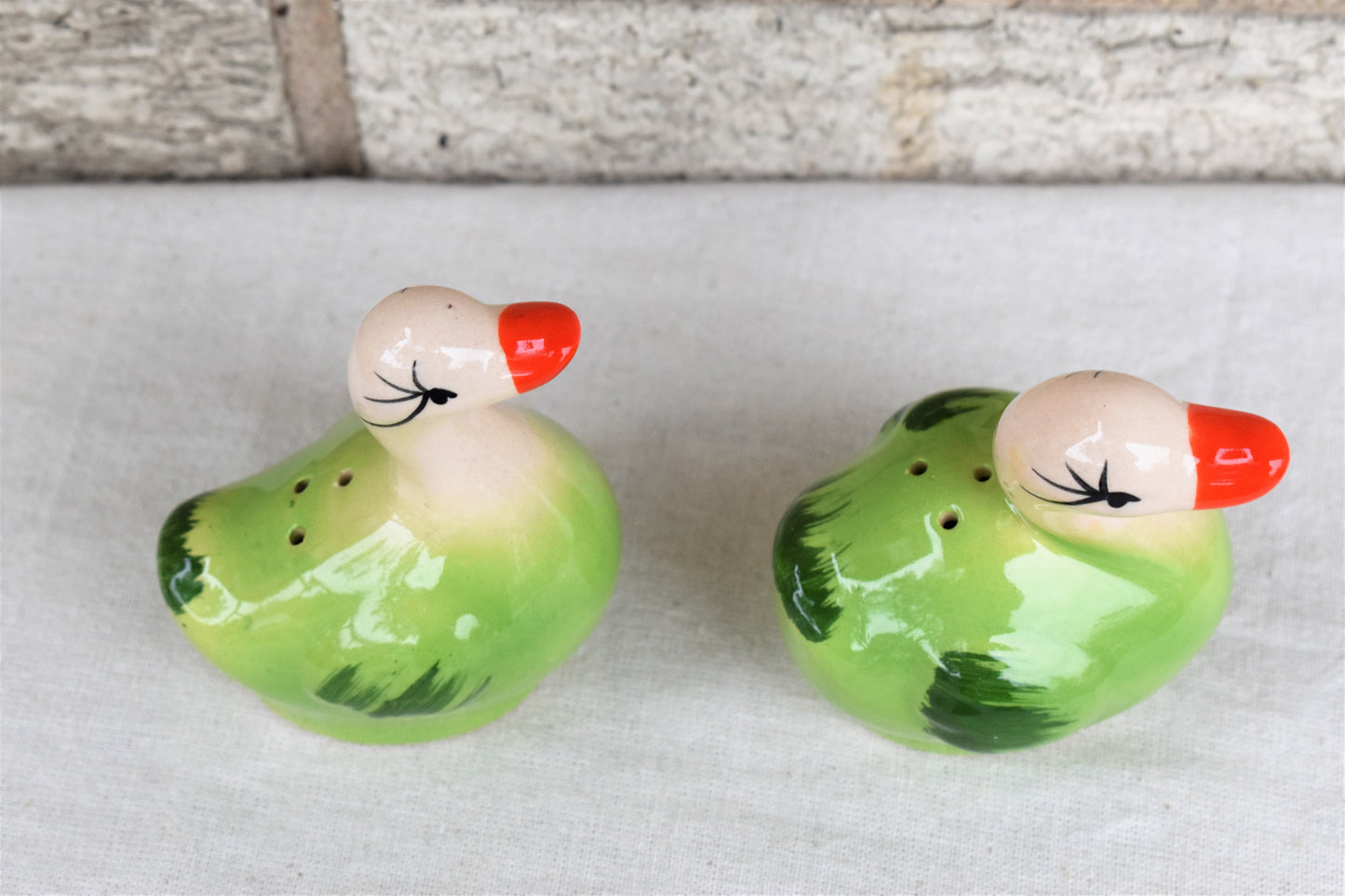 Salt & Pepper Swan Shakers