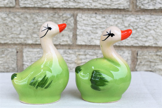 Salt & Pepper Swan Shakers