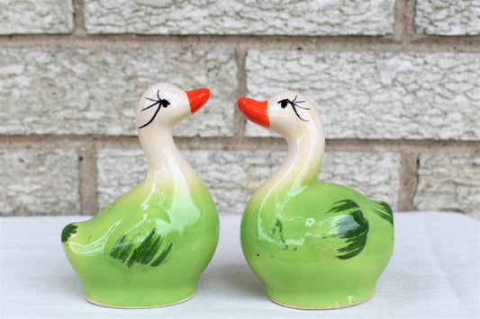 Salt & Pepper Swan Shakers