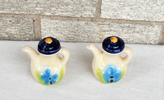 Salt & Pepper Tea Pot Shakers