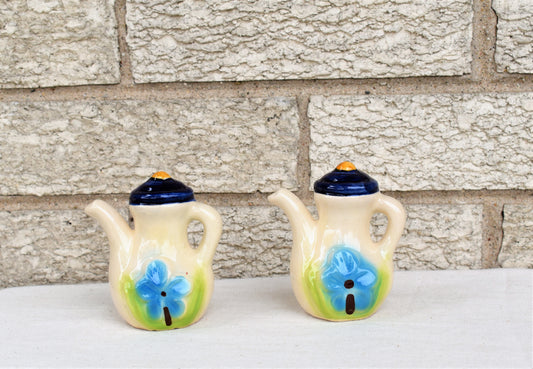 Salt & Pepper Tea Pot Shakers